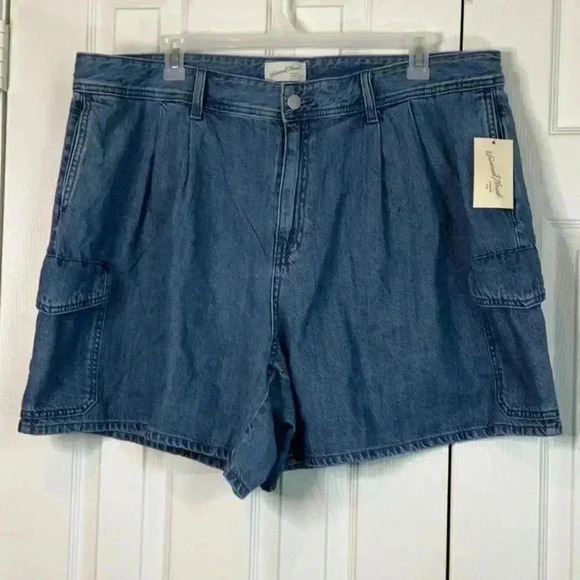 Universal Thread Women's High-Rise Denim Cargo Shorts - Medium Wash - Size 22 - Picture 4 of 12